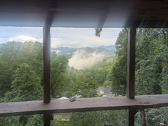 5th image of 873 Fontana Heights Rd
