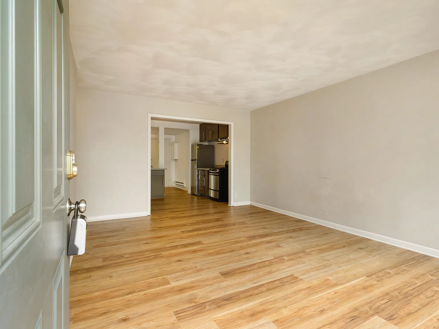 2 bed, 700 sqft, $2,450 — Photo 2