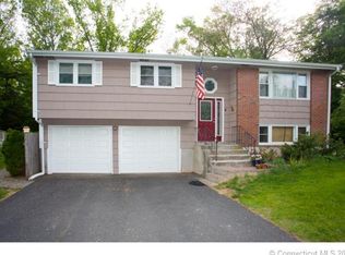 4 Viewside Dr, Ellington, CT 06029