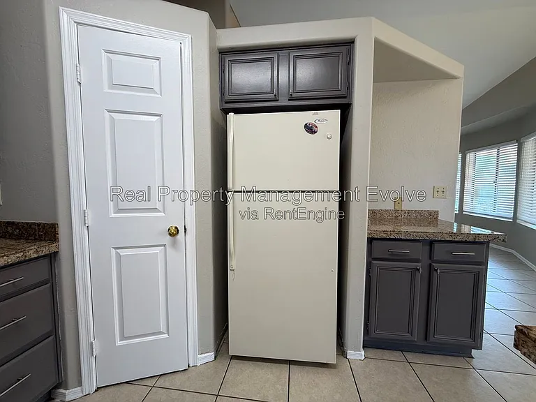 3725 E Taro Ln — Photo 11
