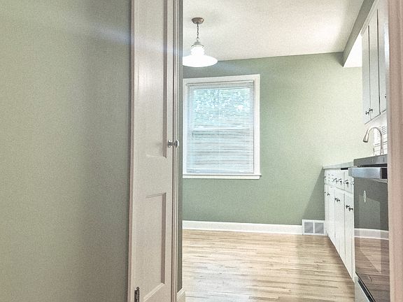 5th image of 2805 N Avondale Blvd