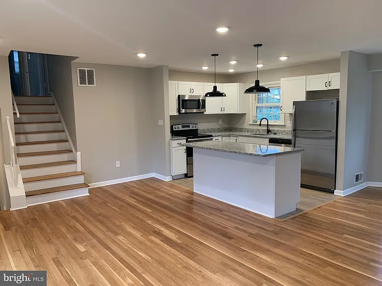 6810 Fern Ln — Photo 9