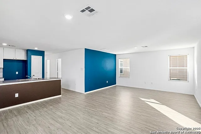 3 bed, 2.0 bath, 1300 sqft, $1,600 — Photo 4