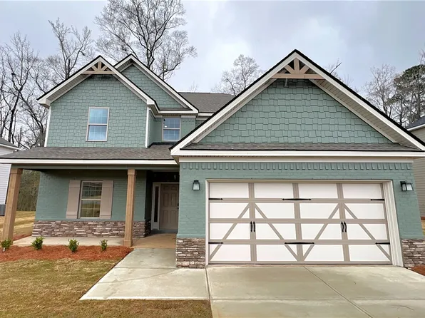 235 Meadowlark Dr, Smiths Station, AL 36877