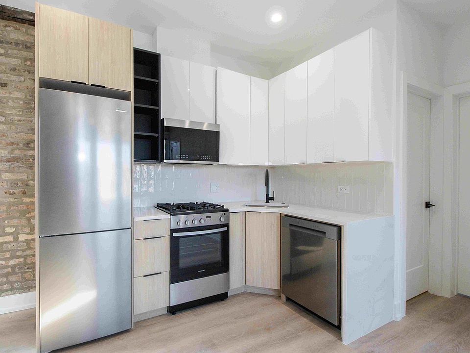 1st image of 1035 W Byron St #1037-3