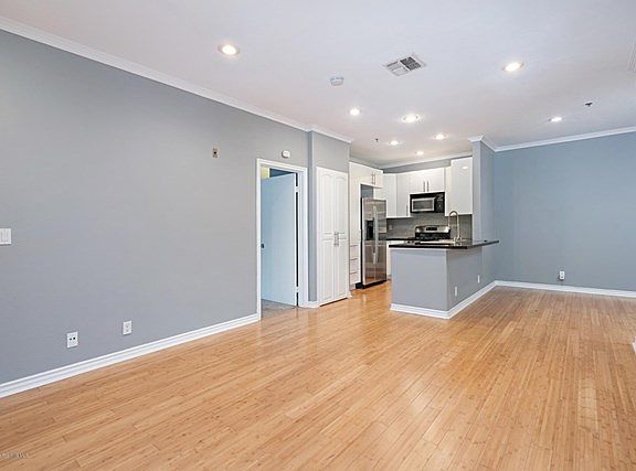 4th image of 300 N El Molino Ave Unit 123