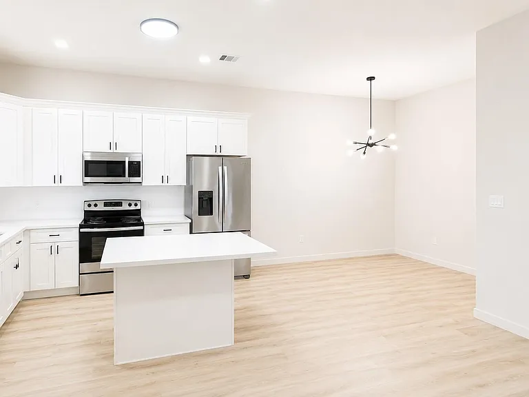326 Clearwater St #A — Photo 3
