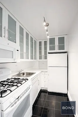 Rented by Bond New York | media 10