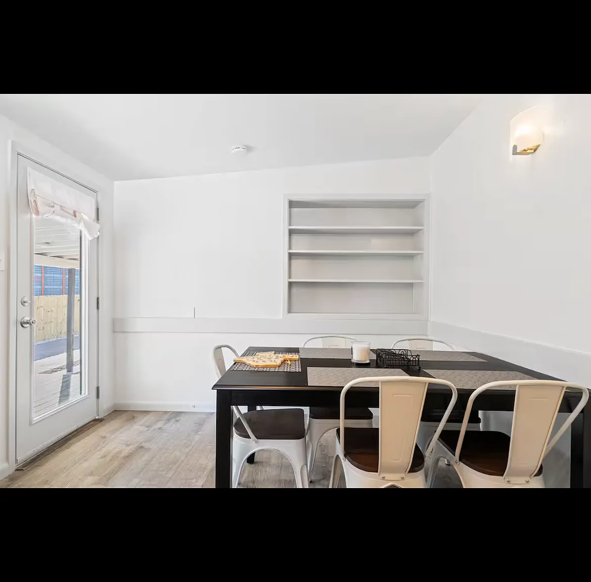 3 bed, 1300 sqft, $2,650 — Photo 2