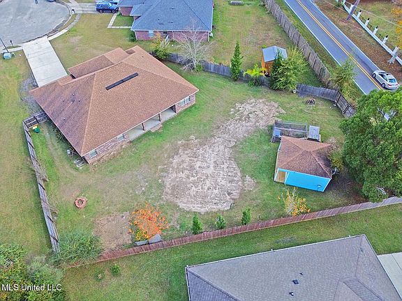 3rd image of 13821 Windwood Ct