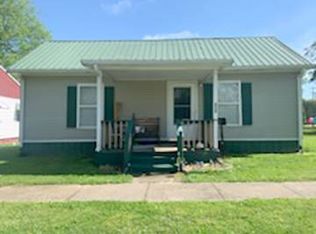 606 W College St, Fairfield, IL 62837