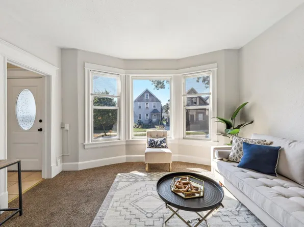 3672 E Munkwitz Ave, Cudahy, WI 53110