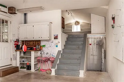 56 Overton Dr — Photo 22