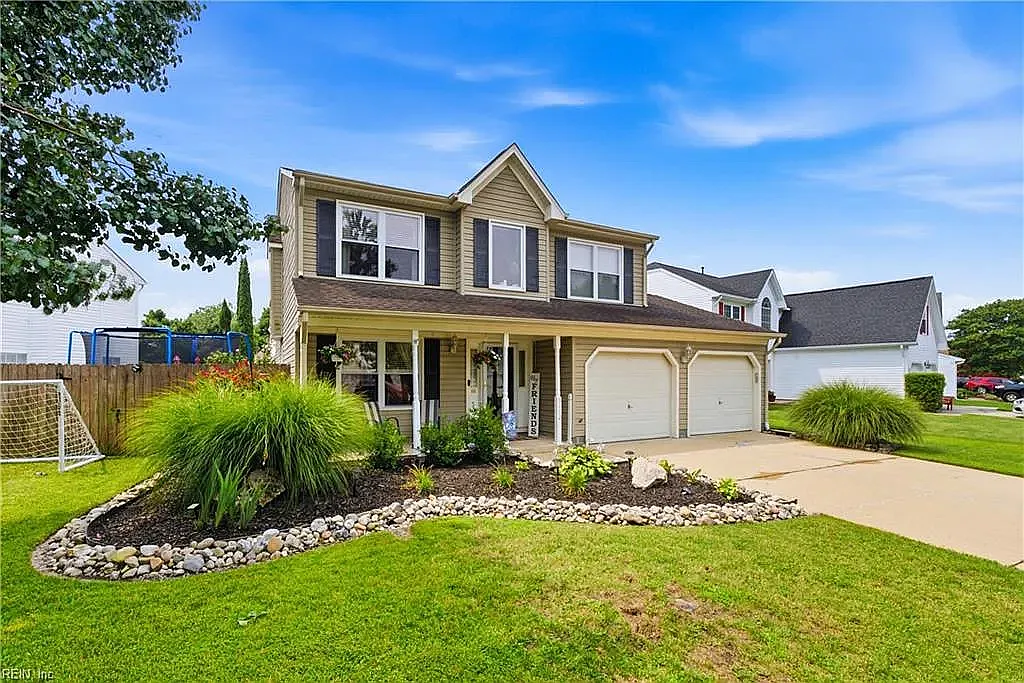 4 bed, 1907 sqft, $3,200 — Photo 1