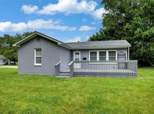 1596 W Olive St, Decatur, IL 62526