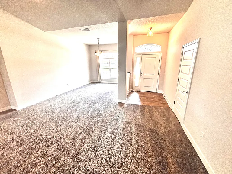 1399 SW Edinburgh Dr — Photo 4