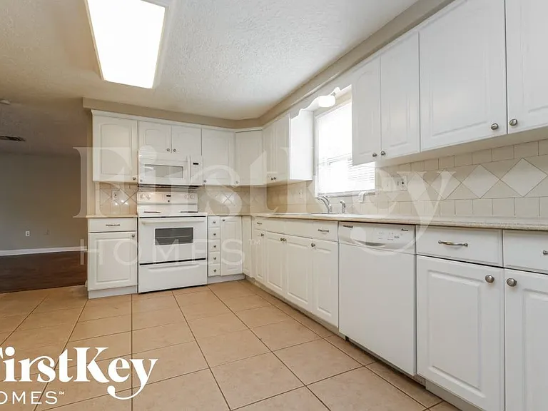 11221 Nome Ave — Photo 7