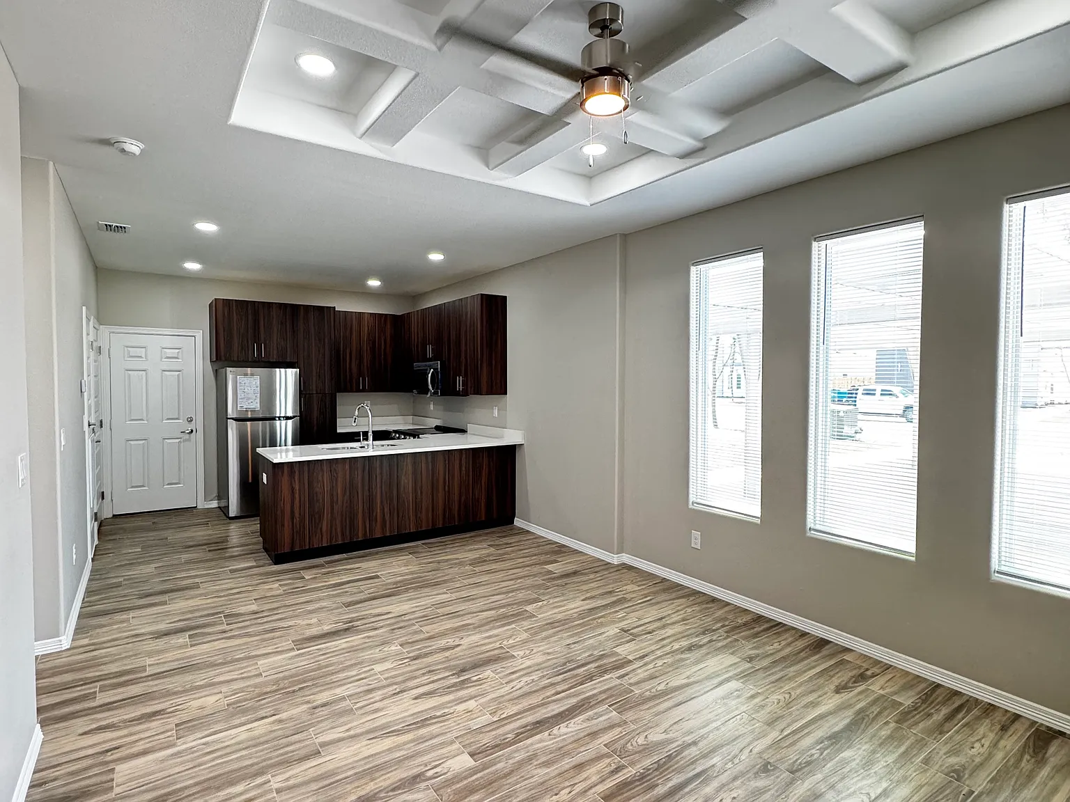 4204 Walnut Ave — Photo 2
