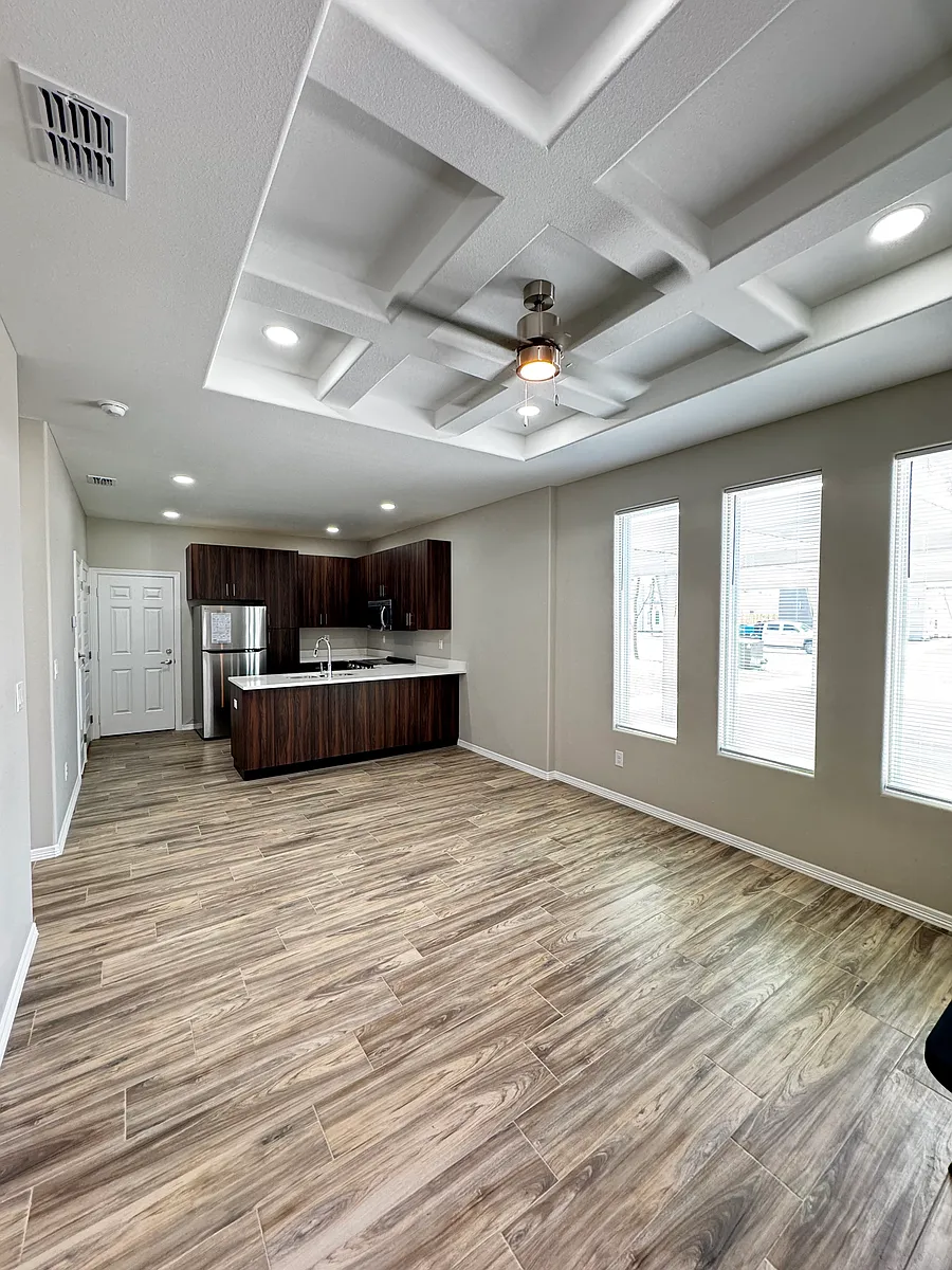 Building Photo - 4204 Walnut Ave #5