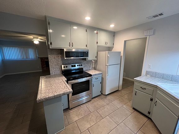5th image of 3571 Hoytt St