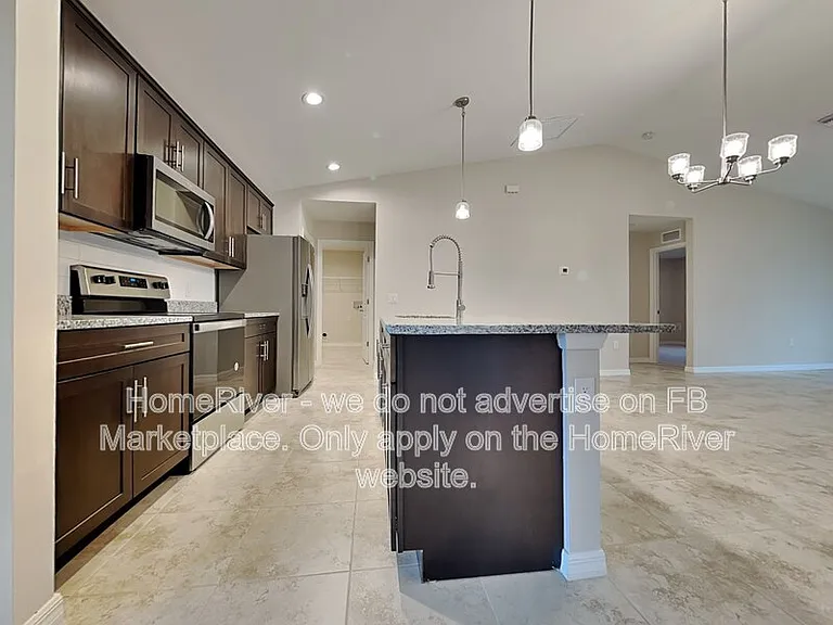 1730 NW 6th Pl — Photo 5