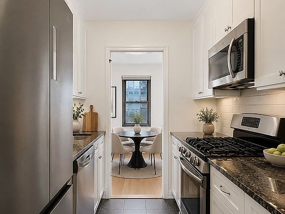 5th image of 220 E 57th St APT 16A