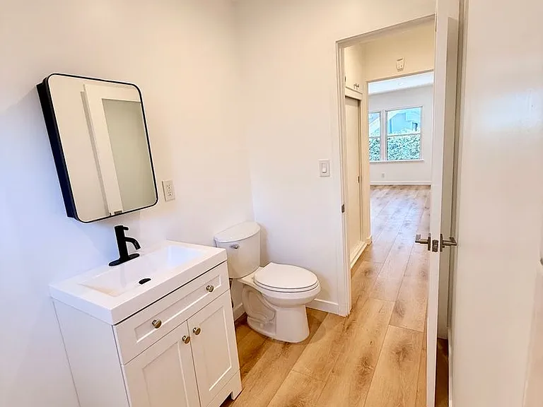1143 N Formosa Ave — Photo 7