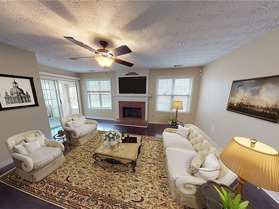 3rd image of 1336 Glenover Way