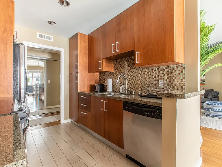 4407 Francis Ave — Photo 11