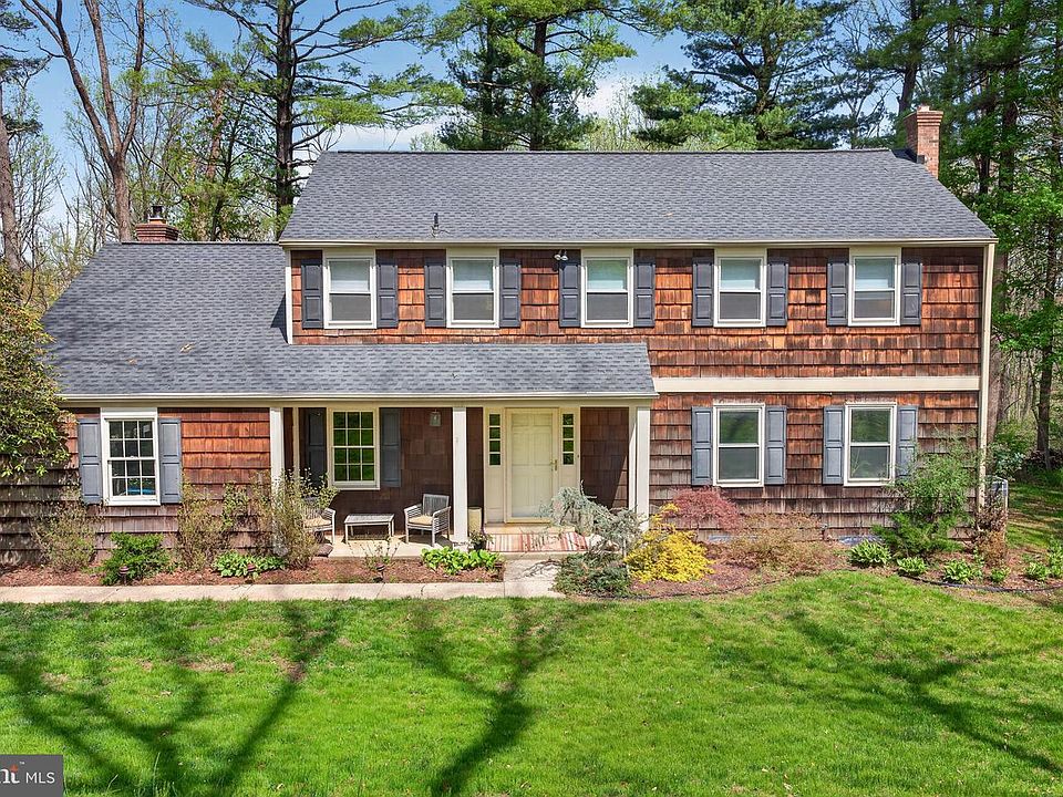 1st image of 21 Pine Dr