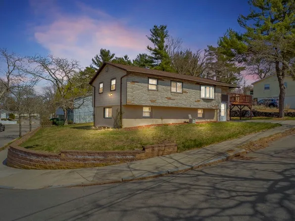 19 Eastmont Rd, Hyde Park, MA 02136