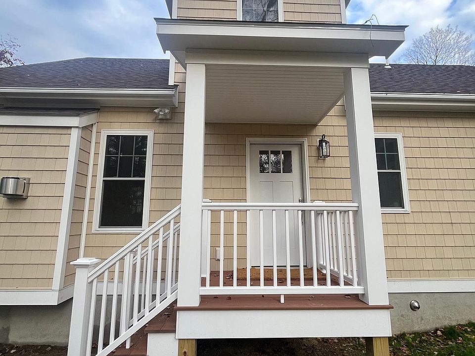 Entrance to 2nd floor apartment
