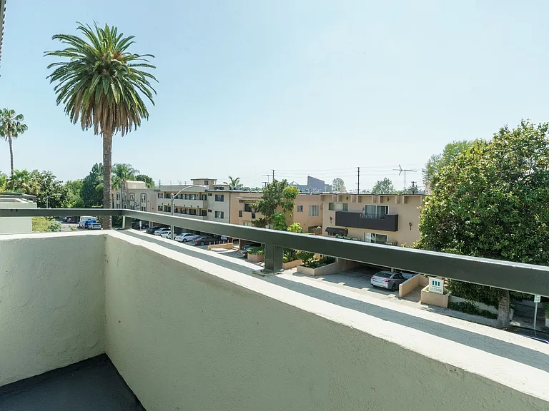 960 N. Alfred — Photo 39