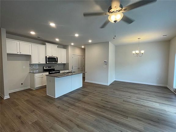 5th image of 4663 Fullerton Dr