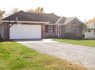 110 W Nixon Dr, Strafford, MO 65757