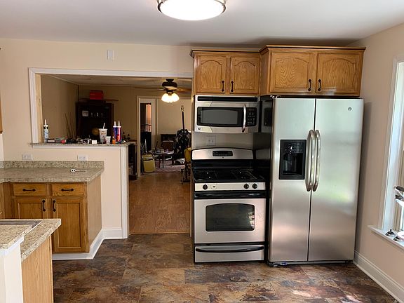 2nd image of 831 Bowditch Ave #2
