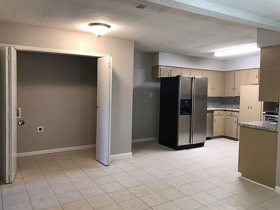 2nd image of 611 N Mill St