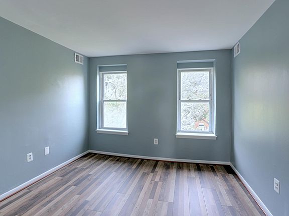 5th image of 217 N Montford Ave
