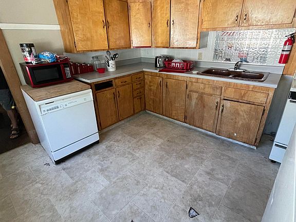 3rd image of 1102 D Ave W