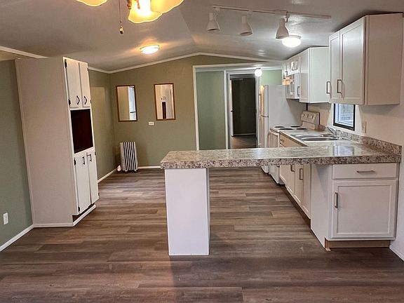 3rd image of 106 Quiet Oak Dr #106