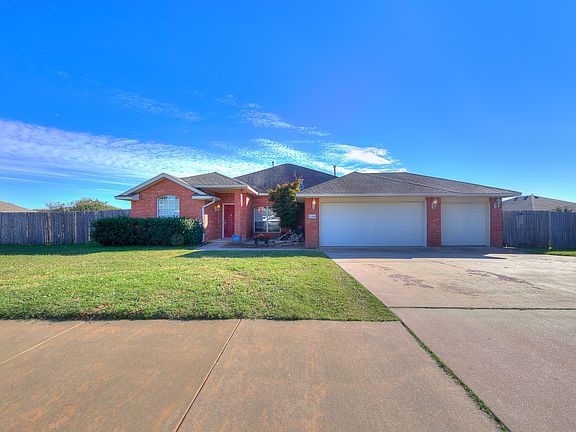 3rd image of 1100 Barbary Dr