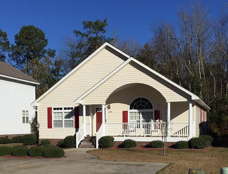 1st image of 229 Grays Ln