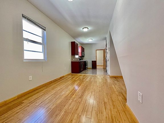 5th image of 2331 37th St APT 1L