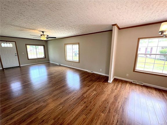 5th image of 570 Onyx Ct