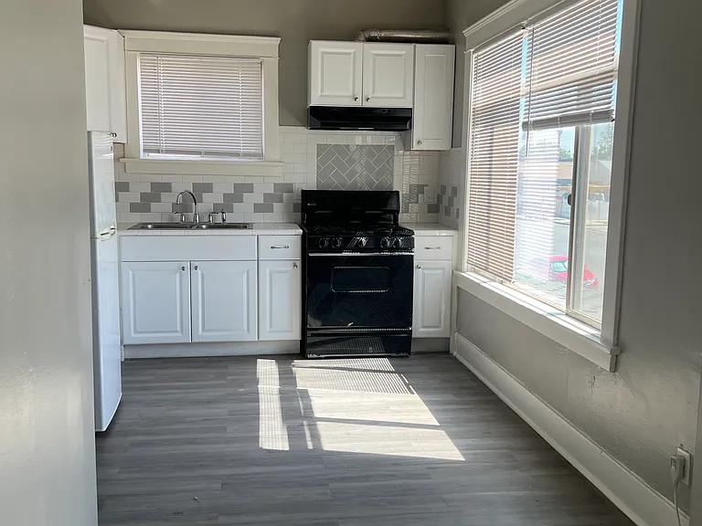 2515 K St #8 — Photo 7