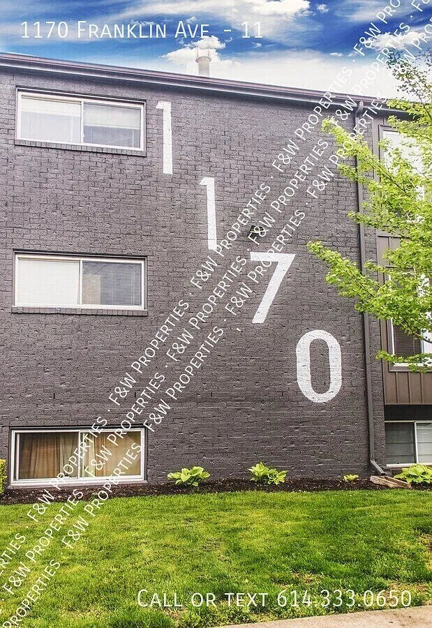 Renovated apartments in Olde Towne East. On bus line, on site laundry, parking, secured entry, ga... — Photo 2