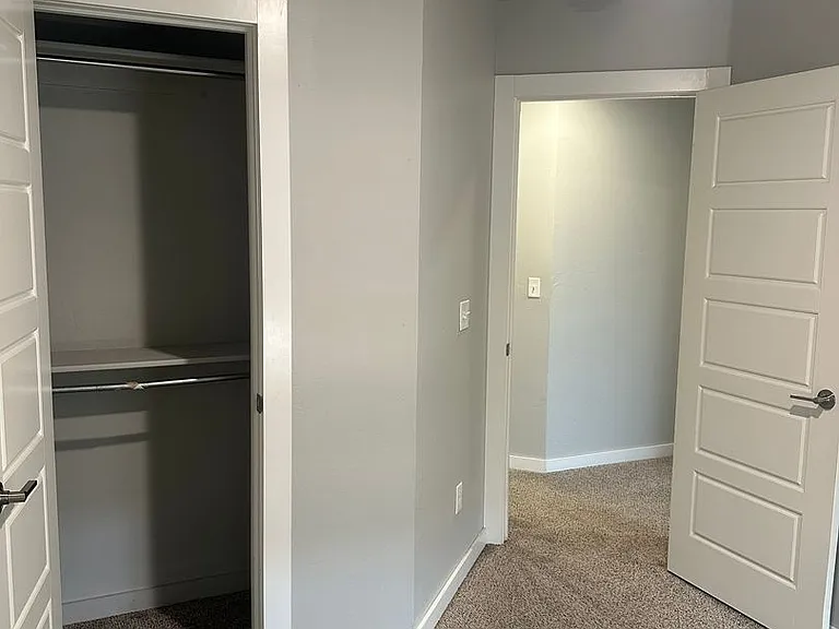 736 SW 14th St — Photo 3