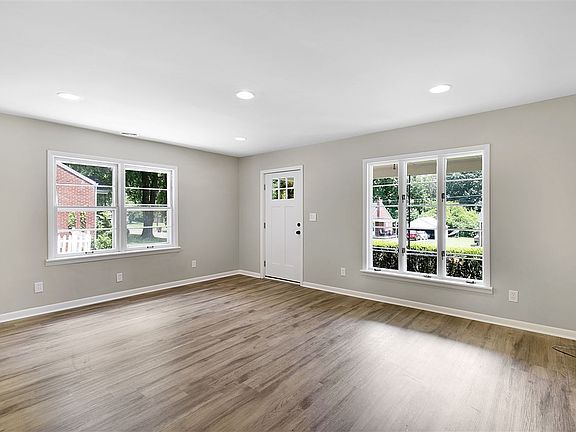 4th image of 89 Lynwood Dr