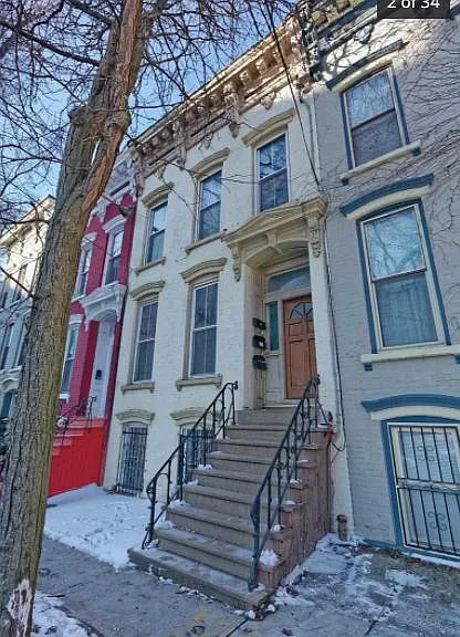178 S Swan St #2 — Photo 1