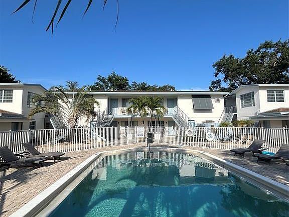 4th image of 408 NE 7th Ave #11